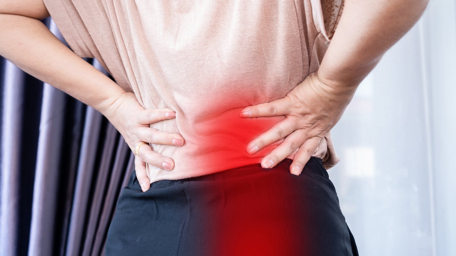 Spine Specialist in Delhi: Sciatica vs. Regular Back Pain